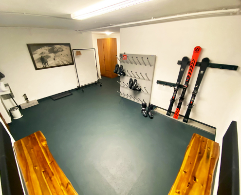 Ski room / bicycle storage room with boot dryer